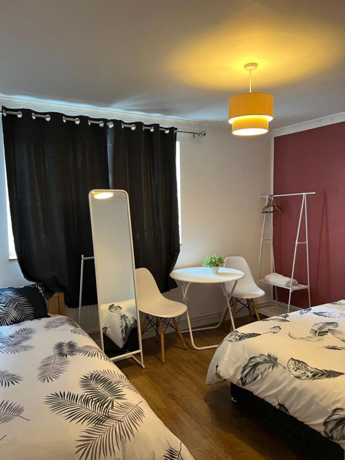 Private Room With Two Beds Near Central Londres Extérieur photo