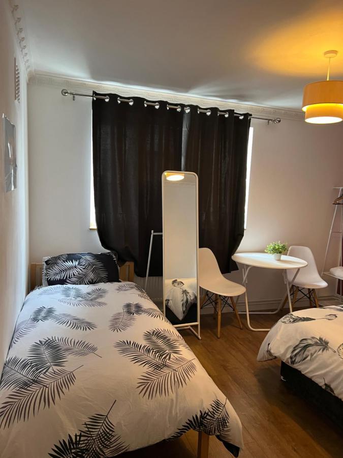 Private Room With Two Beds Near Central Londres Extérieur photo